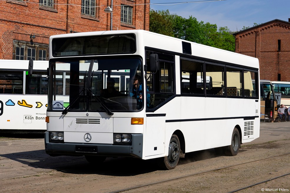 Mercedes-Benz O 402